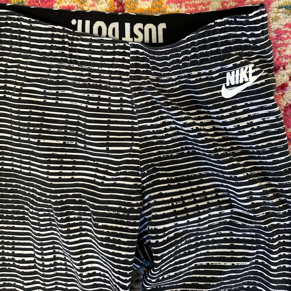 ⭐️Nike Running leggings⭐️ - Picture 4 of 4